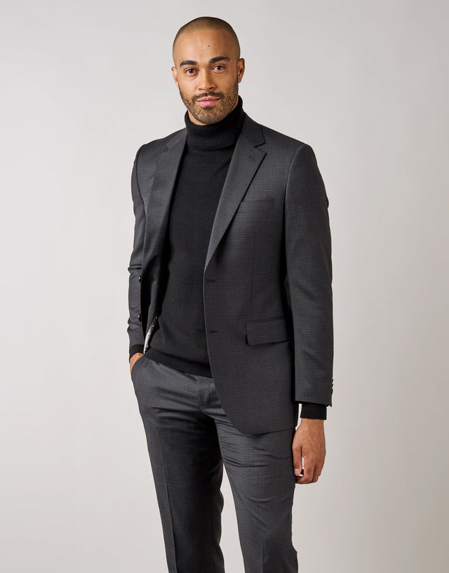Don is 190cm (6'2") wearing size 100 Tall 